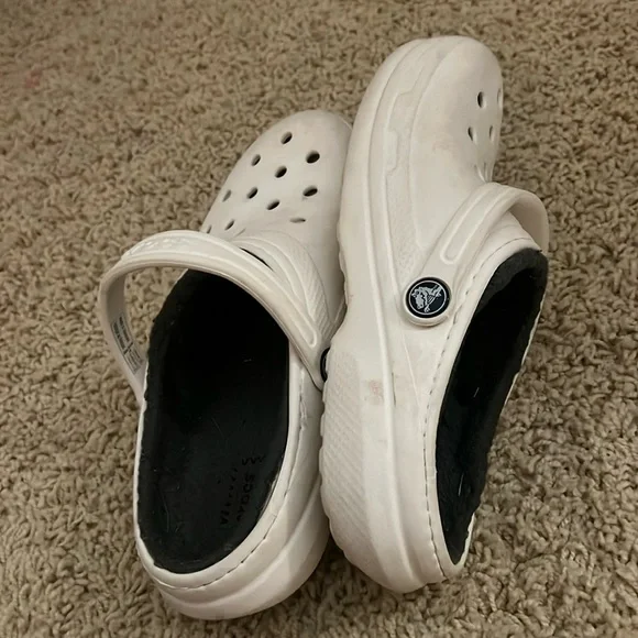 fluffy crocs, junior size 4 - Picture 3 of 3
